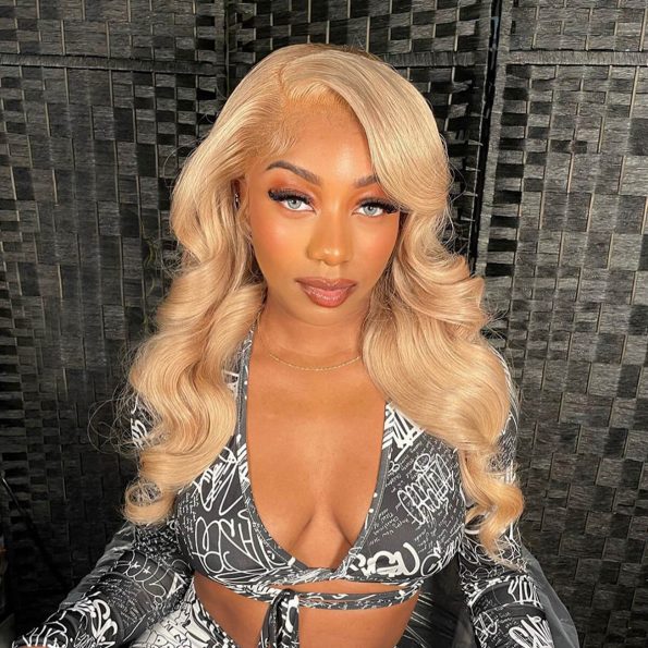 honey blonde body wave lace frontal wig (1)