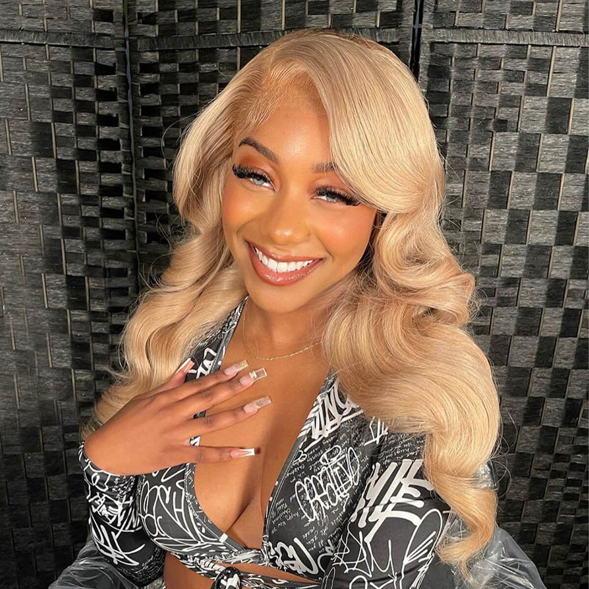 honey blonde body wave lace frontal wig (2)