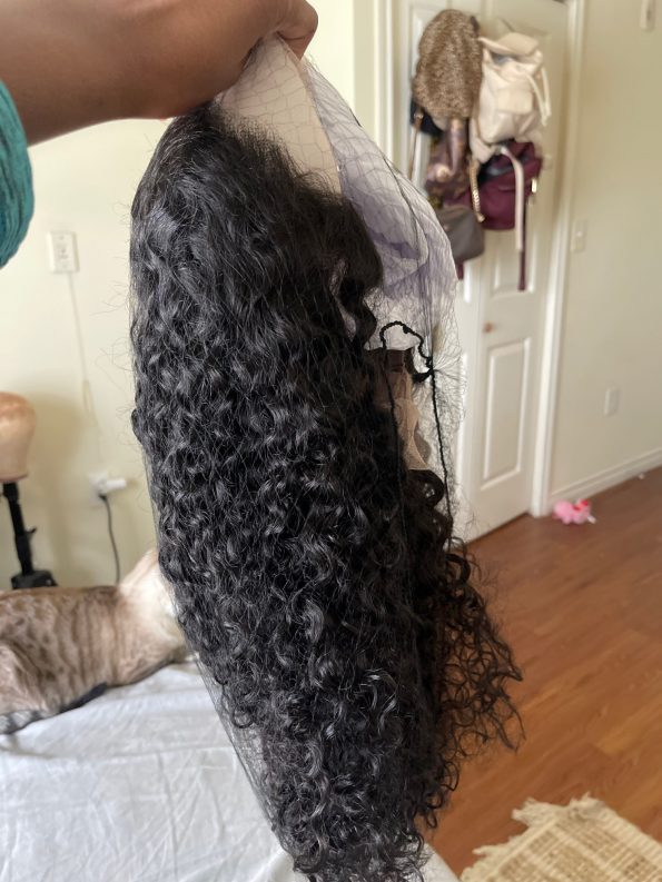 This is literally my favorite wig omg , I absolutely love it ! This curls are so bouncy and pretty, very easy to install. The seller was truly amazing !! The wig is definitely true to length!
